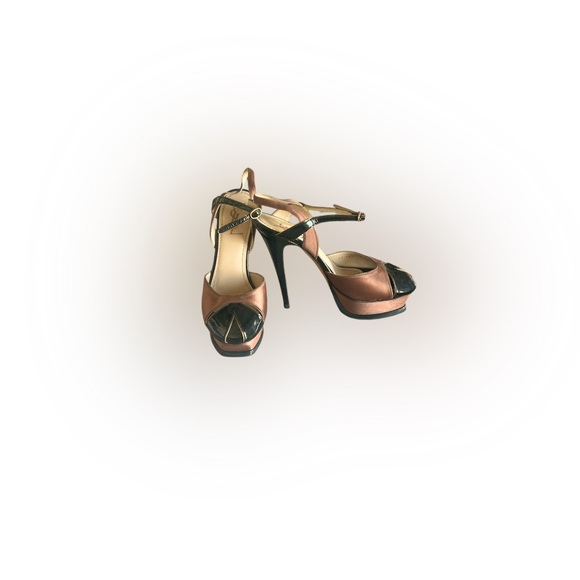 YSL saint Laurent like new I use them only 4 times they look like new size 39 - Picture 1 of 3